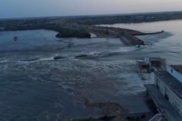 Bendungan Pemasok Air ke Pembangkit Nuklir Jebol, Ukraina Selatan Banjir