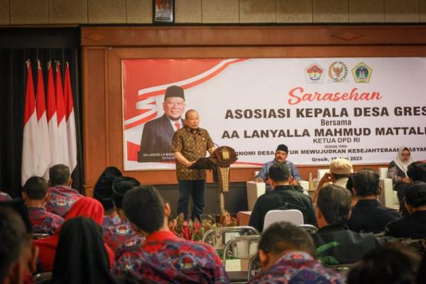 Depan Para Kades Gresik, Ketua DPD RI Paparkan Cara Desa Menjadi Kekuatan Ekonomi