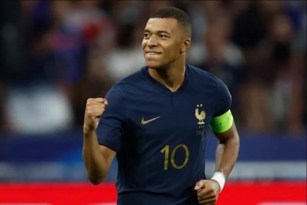 PSG Lagi-Lagi Libatkan Presiden Prancis Demi Pertahankan Mbappe