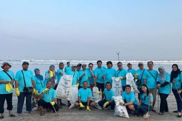 Jaga Lingkungan Maritim, Ditjen Hubla dan WIMA INA Gelar Aksi Bersih-bersih Pantai