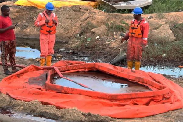 Tumpahan Minyak Baru Milik Shell Rusak Pertanian dan Sungai di Delta Niger Nigeria