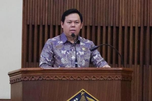 Terkenal Kritis dan Pro Demokrasi, Senator Sultan Dianugerahi KWP Awards 2023