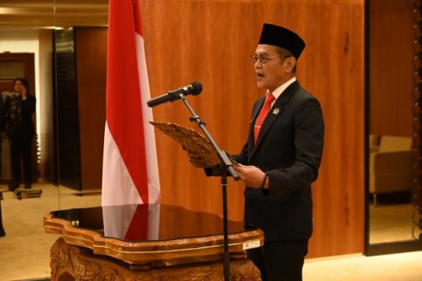 Setjen DPR Lantik dan Ambil Sumpah Perisalah Legislatif Ahli Madya