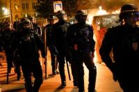 Kendaraan Lapis Baja dan 45.000 Polisi Prancis Dikerahkan untuk Padamkan Kerusuhan