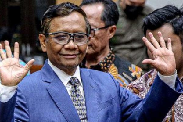 Diisukan Jadi Menko Polhukam, Begini Kata Mahfud Tentang Hadi Tjahjanto