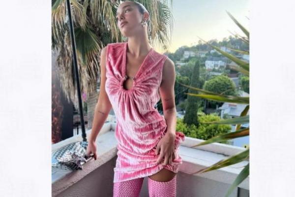 Dua Lipa Pamer Outfit Serba Pink: `Come On Barbie, Let`s Go Party`