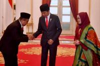 Jokowi Lantik Paiman Raharjo sebagai Wamendes Gantikan Budi Arie