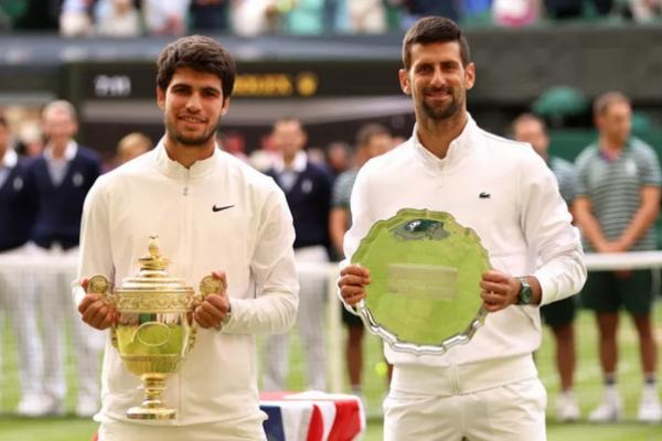 Carlos Alcaraz Kalahkan Juara Wimbledon 4 Kali Berturut-turut Novak Djokovic