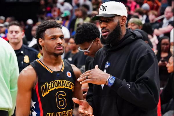 Latihan Basket di Kampus, Putra Bintang NBA LeBron James Terkena Serangan Jantung