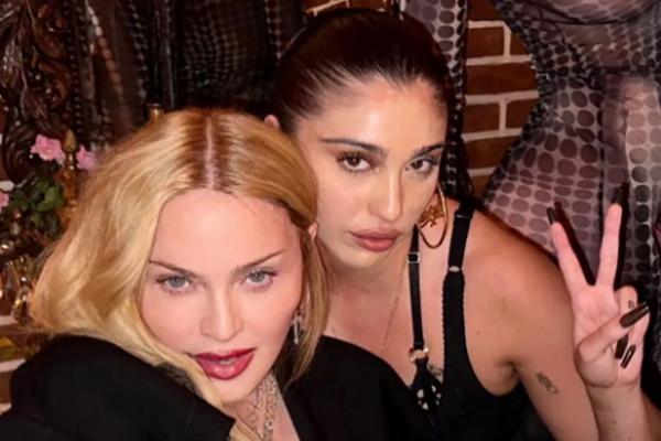 Madonna Bersyukur Anak-anaknya Hadir Saat Dirinya Dirawat akibat Infeksi Bakteri