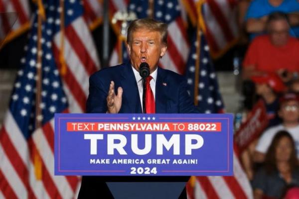 Mantan Presiden AS dan calon presiden dari Partai Republik Donald Trump berbicara selama rapat umum kampanye di Erie, Pennsylvania, AS, 29 Juli 2023. Foto: Reuters 