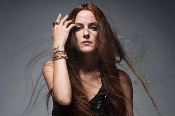 Nama Bayi Pertama Riley Keough Diambil dari Judul Film Mendiang Kakeknya Elvis Presley