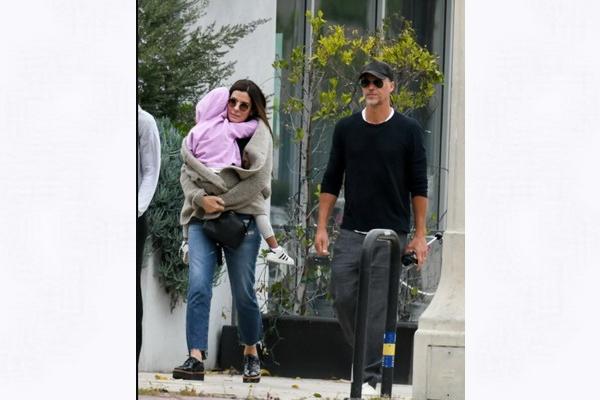 Rawat Pacarnya Bryan Randall yang Sakit, Sandra Bullock Hentikan Karier di Hollywood