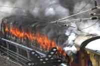 Kebakaran Kereta di India, 10 Orang Tewas