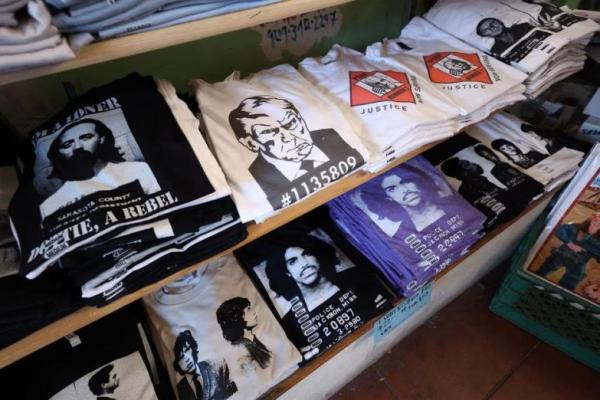 Publik AS Terpecah Soal Merchandise Foto Cemberut Trump di Penjara