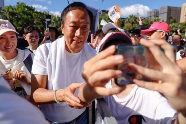Pendiri Foxconn Terry Gou Umumkan Pencalonannya sebagai Presiden Taiwan