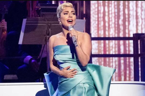 Lady Gaga Dedikasikan Lagu Born This Way untuk Komunitas Transgender