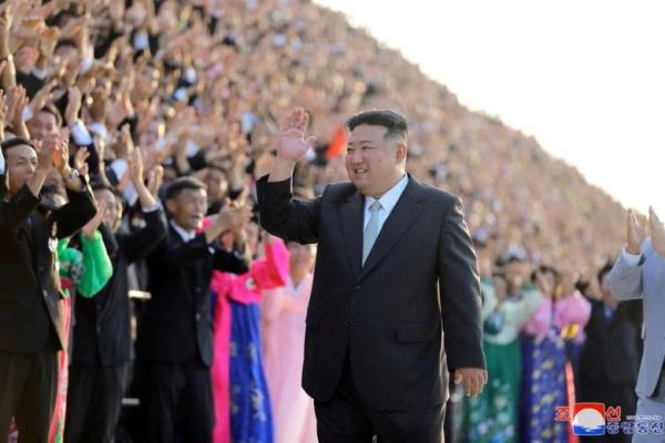 Kim Jong Un Gelar Sesi Foto, Tapi Bungkam soal Kunjungan ke Rusia