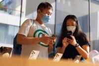 Persaingan Ponsel Pintar Apple dan Huawai Memecah Belah China