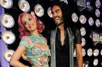 Katy Perry Sempat Isyaratkan Rahasia Tentang Perilaku Mantan Suaminya Russell Brand