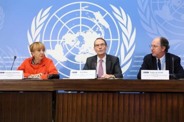 Jasminka Dzumhur, Erik Mose dan Pablo de Greiff, anggota Komisi Penyelidikan Internasional Independen mengenai Ukraina, di Jenewa, Swiss, 23 September 2022. Foto: Reuters 