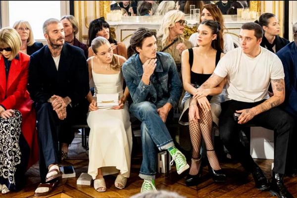 David Beckham dan Tiga Anaknya Dukung Victoria Beckham di Paris Fashion Week