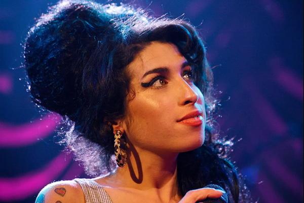 Video Musik Back to Black Amy Winehouse Capai 1 Miliar Penayangan di YouTube 