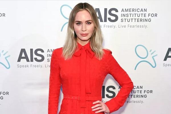 Emily Blunt Menyesal Telah Menyebut Pelayan Restoran Bertubuh Sangat Besar