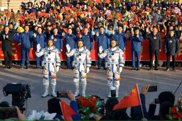 Majukan Ambisi Luar Angkasanya, China Berangkatkan Awak Astronot Termuda