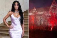 Siap Gelar Pesta Halloween, Kim Kardashian Ubah Huniannya Jadi Rumah Hantu