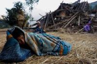 Tim Penyelamat Masih Cari Korban Gempa Nepal, Warga Kremasikan Sendiri Kerabatnya