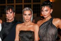 Kim Kardashian dan Adik-adiknya Puji Kris Jenner sebagai Ibu Terbaik Sedunia