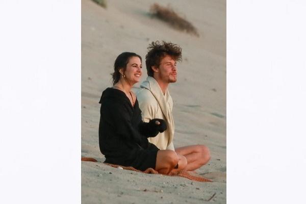 Putus dari Camila Cabello, Shawn Mendes Berduaan di Pantai dengan