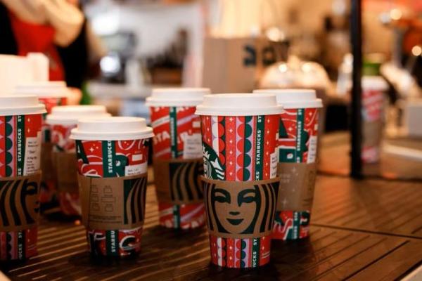 Karyawan Starbucks di Ratusan Toko AS Mogok saat Red Cup Day