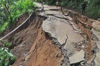 Bencana Tanah Longsor Ancam Pulau Jawa