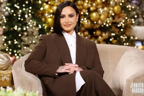 Demi Lovato Menato Tubuh Pacarnya dengan Judul Lagu