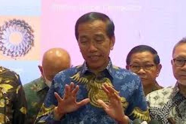 Jokowi Bantah Kunker di Papua dan NTT Buntuti Kampanye Ganjar