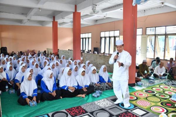 Syarief Hasan Berikan Tips Sukses ke Para Santri