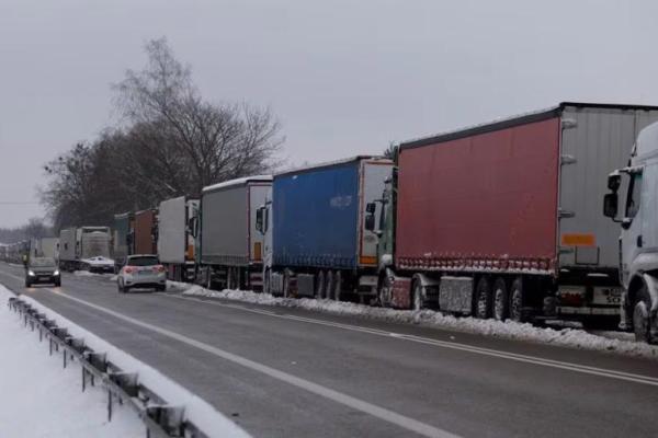 Petani Polandia Hentikan Protes di Perbatasan Ukraina, Pengemudi Truk Lanjutkan Blokade