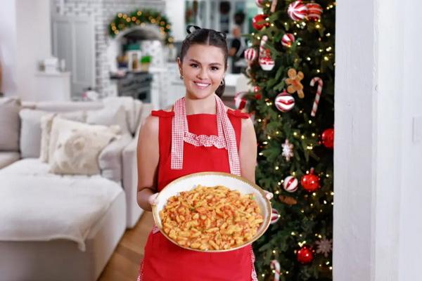 Kisah Cinta dengan Benny Blanco Terungkap, Selena Gomez Ketahuan Kirim Pesan pada Pria Imut