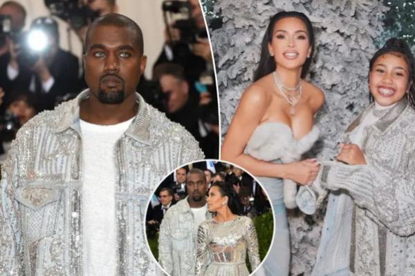 North West Pakai Jaket Met Gala Balmain 2016 Milik Kanye West di Pesta Natal Kim Kardashian