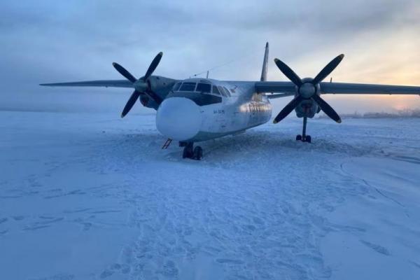 Pesawat Rusia Tidak Sengaja Mendarat di Sungai yang Membeku