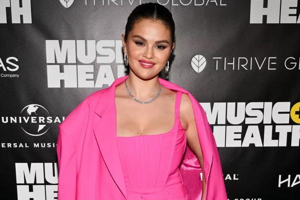 Ibu Selena Gomez Bela Putrinya yang Sering Rehat dari Media Sosial demi Kesehatan Mental