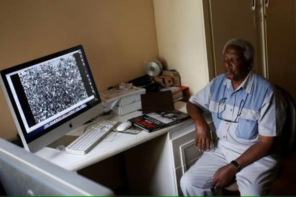 Peter Magubane, Fotografer Afrika Selatan yang Mendokumentasikan Apartheid, Meninggal