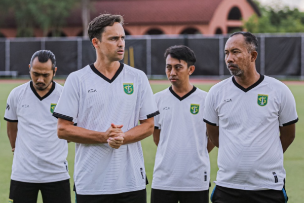 Paul Munster Latih Keseimbangan Skuad Persebaya