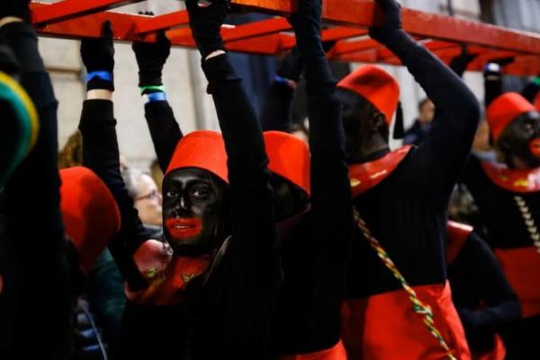 Kelompok anti-Rasis Kecam Penggunaan Wajah Hitam dalam Parade di Spanyol