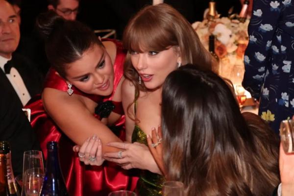 Momen Viral Golden Globes 2024, Selena Gomez Gosipin Timothee Chalamet dengan Taylor Swift