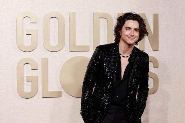 Timothee Chalamet Sangkal Pacarnya Kylie Jenner Berselisih dengan Selena Gomez