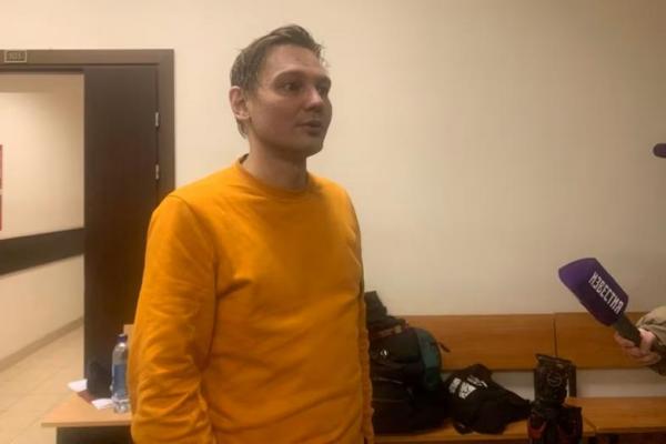 Penyanyi Rusia Dipenjara 10 Hari karena Telanjang di Panggung