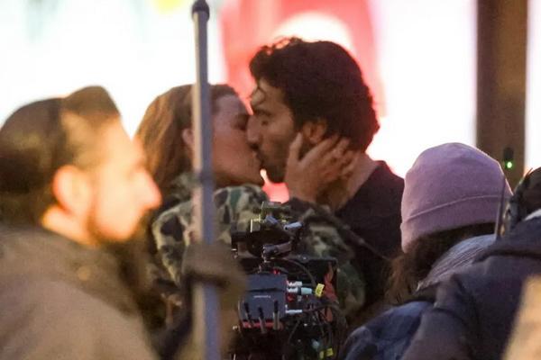 Blake Lively Penuh Semangat Mencium Justin Baldoni di Lokasi Syuting `It Ends With Us`